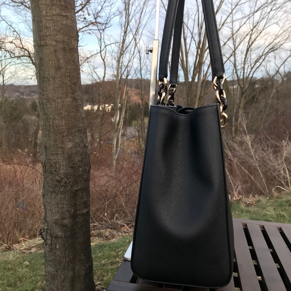 ❗️SOLD❗Michael Kors Sofia Large Tote Shoulder Bag - Picture 4 of 8